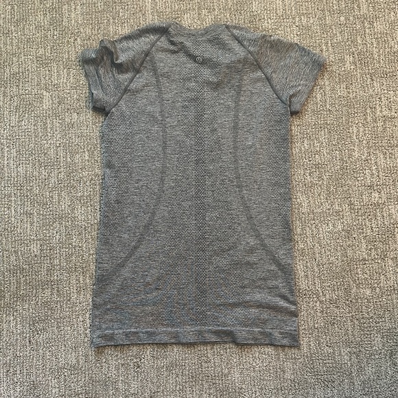 Grey lululemon swiftly tech size 6 - Picture 2 of 3